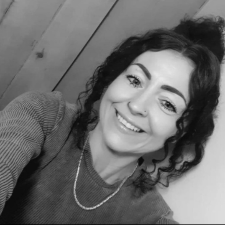 SIMONE HILLS (Psychotherapist)